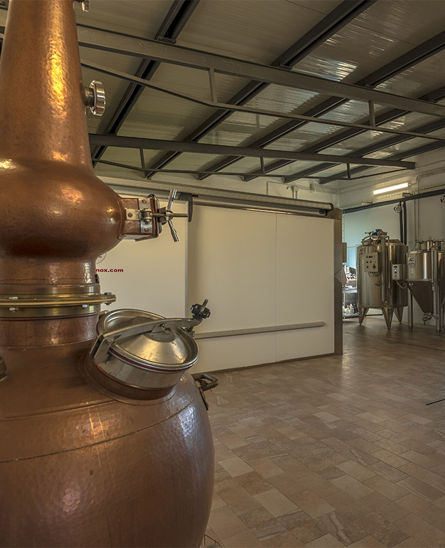 Alambicco e impianti della distilleria EXMU